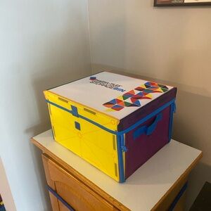 MAGNA-TILES Portable Travel Storage Bin & Interactive Play-Mat